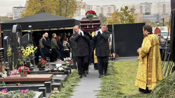17a06721761cda3a38c693d3d4d3e5cd Главреда «Вечерней Москвы» Александра Куприянова похоронили на Троекуровском кладбище