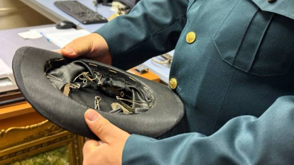 479f97d246ff57b20426950f3a3f1c86 «Бриллианты под видом камней для аквариума»: как на таможне ловят контрабандистов