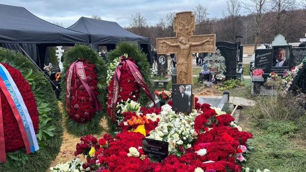 561629fc268aacb42196be0a52b7bdc4 Юрия Николаева похоронили на Троекуровском кладбище