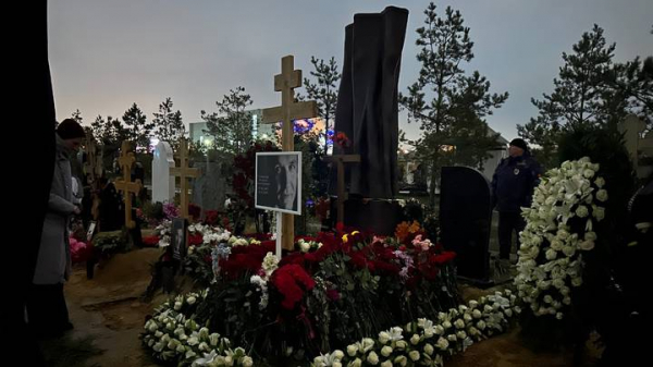 afc26c6b9e3caaf2e4eb487d32a30831 Народного артиста России Владимира Симонова похоронили на Троекуровском кладбище