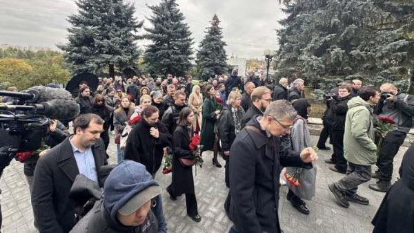 c0e3fdd913f1e9db7dac4a80942e1c25 Главреда «Вечерней Москвы» Александра Куприянова похоронили на Троекуровском кладбище