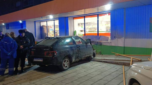 d9a8ecd924cc0b5fa7adeae9ed5c8ba4 «Впечатал» детей в стену: кто насмерть сбил двух девочек на тротуаре в Ревде