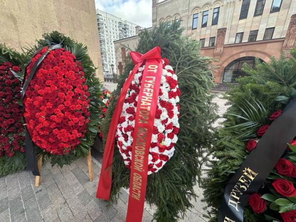 ddb8fe36ce729561505660163d364b6a «Он теперь ангел-хранитель»: как в Москве простились с Тиграном Кеосаяном